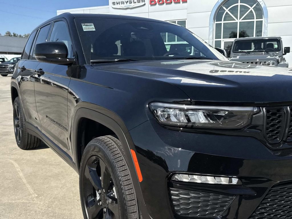 New 2025 Jeep Grand Cherokee Limited w/ Black Appearance Package image 17
