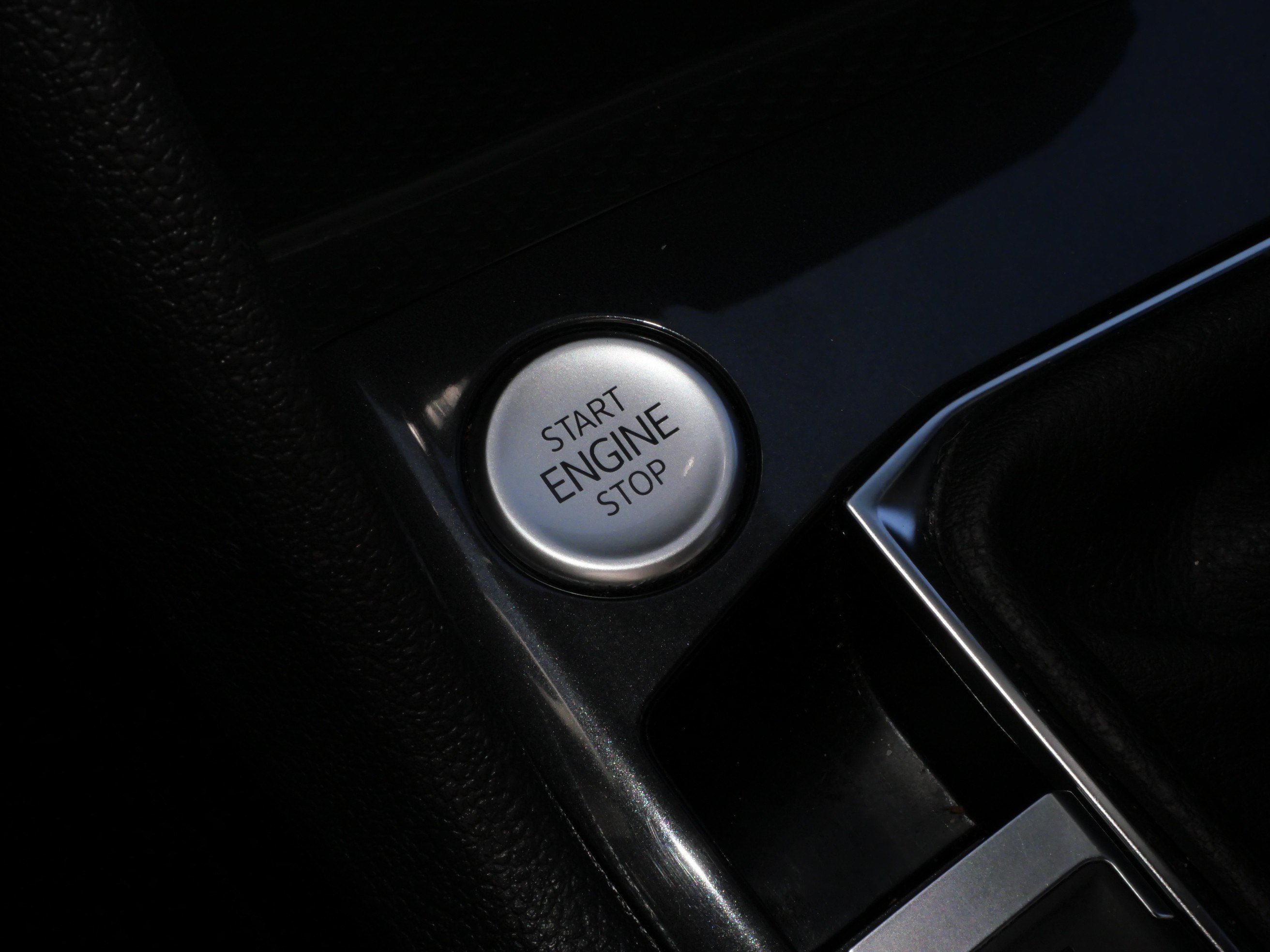 Used 2023 Volkswagen Tiguan SEL R-Line AWD/4WD image 28