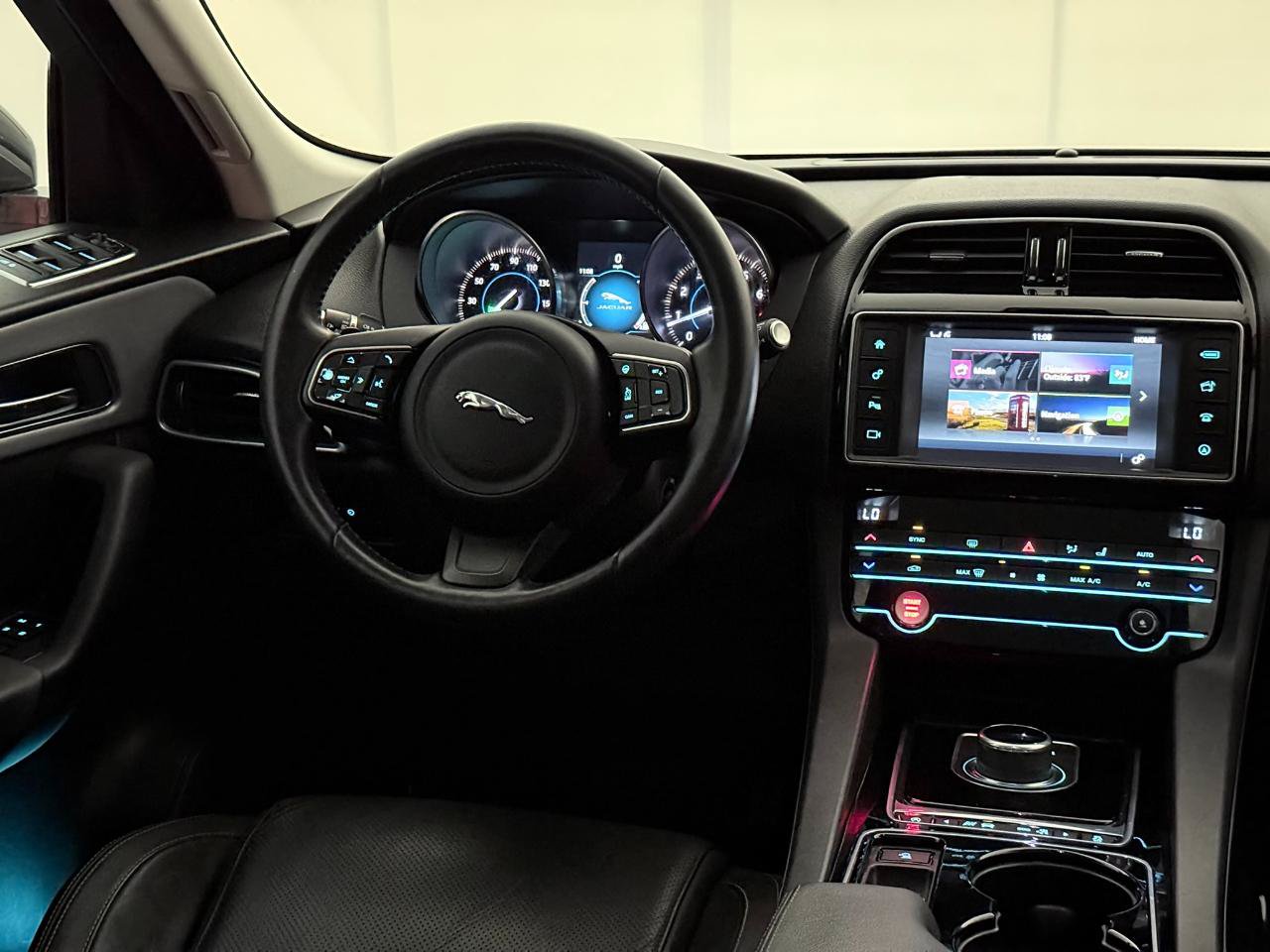 Used 2017 Jaguar F-PACE Prestige AWD/4WD image 29