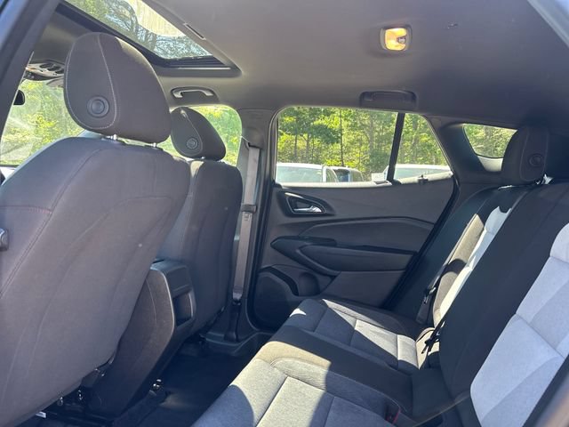 Used 2024 Chevrolet Trax RS w/ Sunroof Package FWD image 24