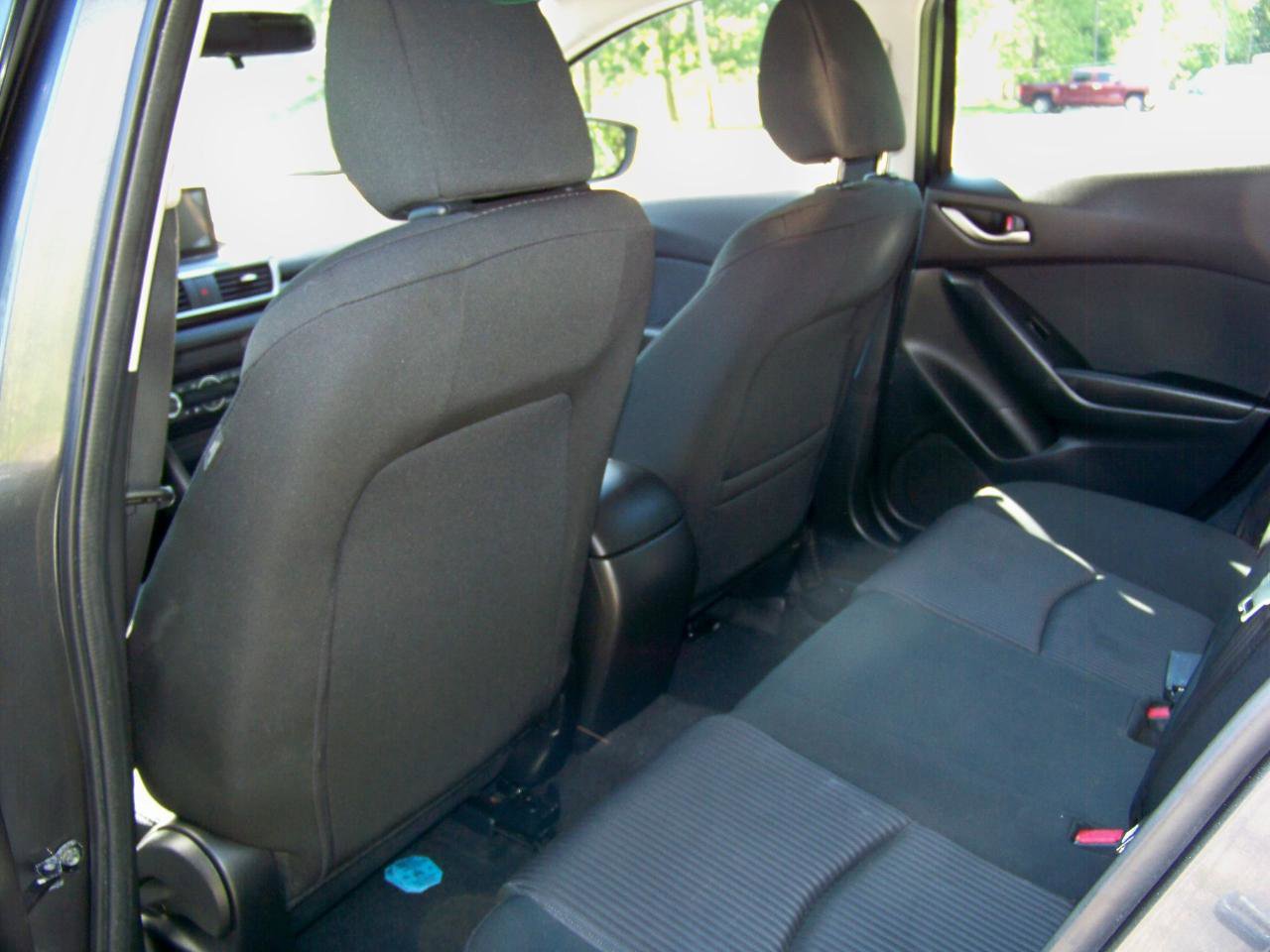 Used 2014 MAZDA MAZDA3 i Touring w/ Technology Package FWD image 32