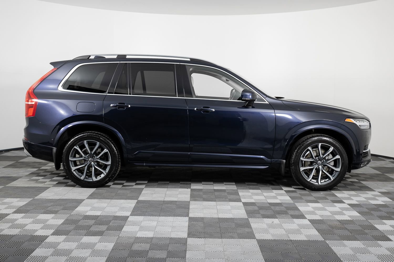 Used 2016 Volvo XC90 T6 Momentum AWD/4WD image 9