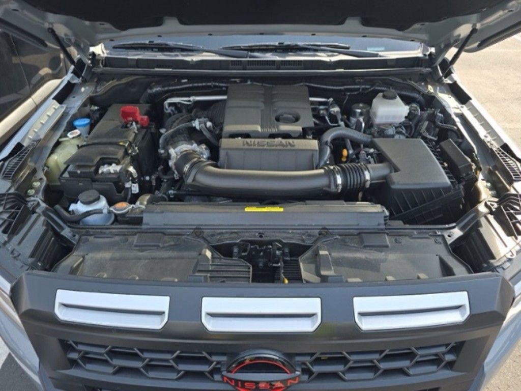 Used 2025 Nissan Frontier PRO-4X AWD/4WD image 18