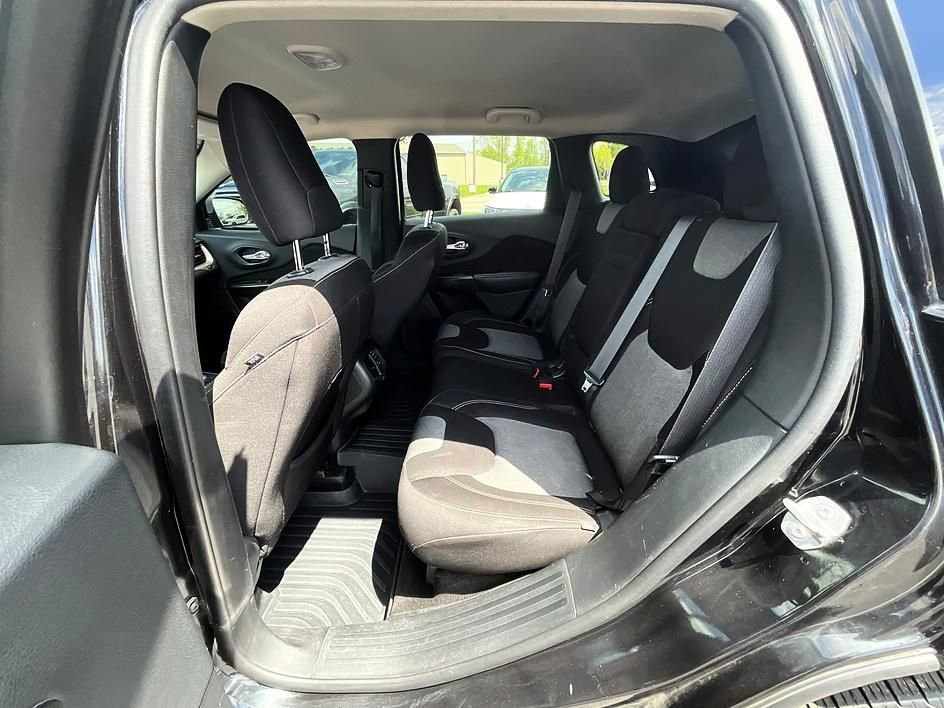 Used 2014 Jeep Cherokee Latitude AWD/4WD image 27