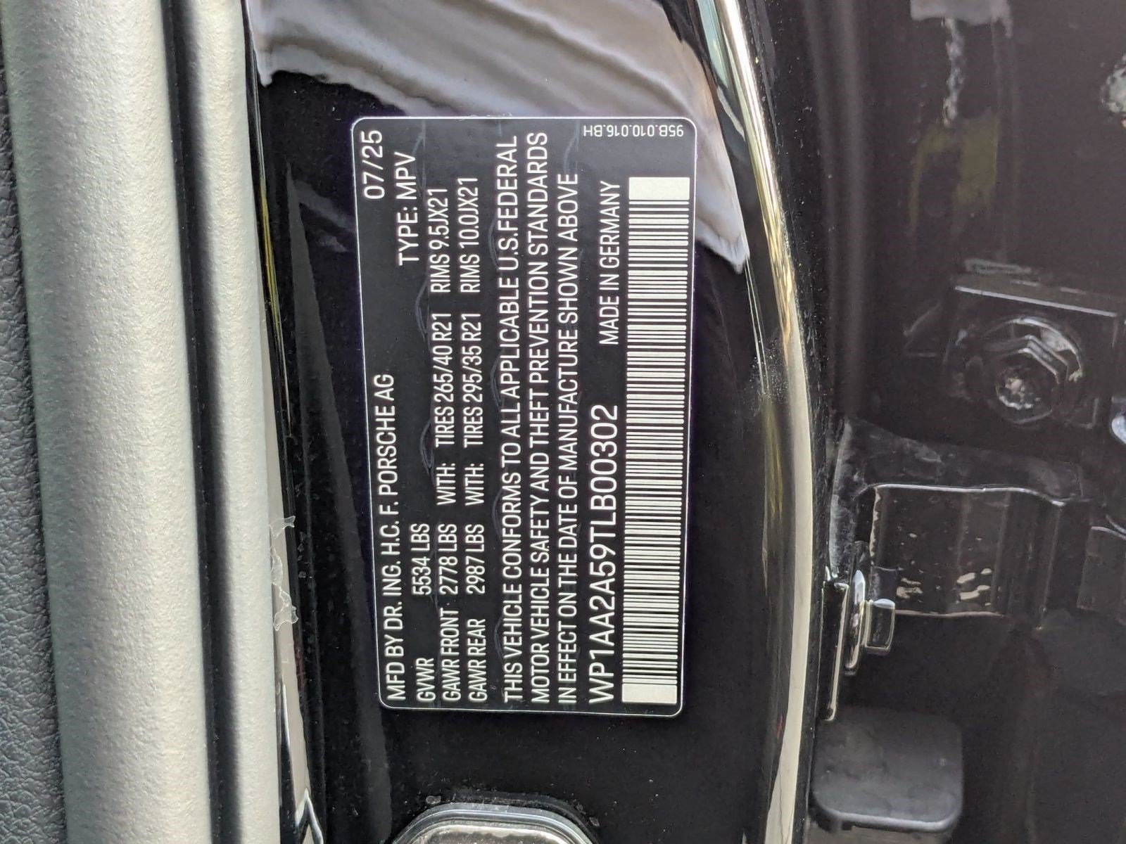 Certified 2026 Porsche Macan Turbo AWD/4WD image 30