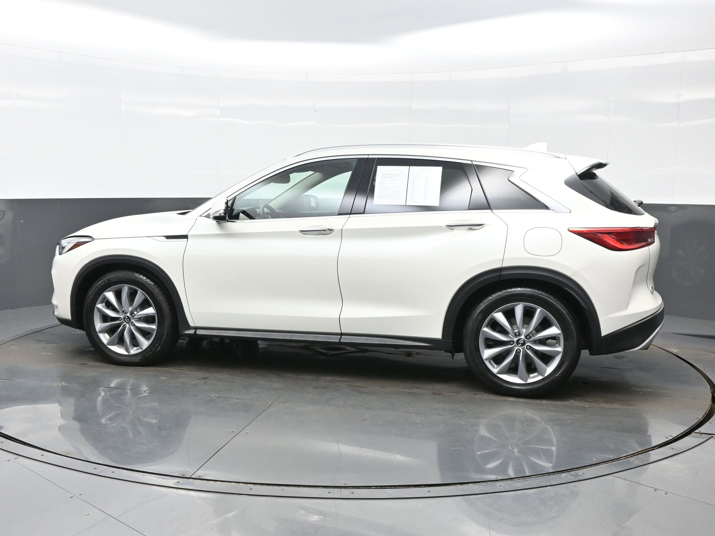 Used 2019 INFINITI QX50 Essential w/ Premium Heat Package image 3