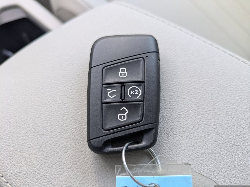 Certified 2023 Volkswagen Tiguan SE FWD image 28
