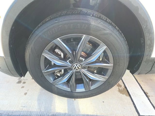 Used 2023 Volkswagen Tiguan SE image 10