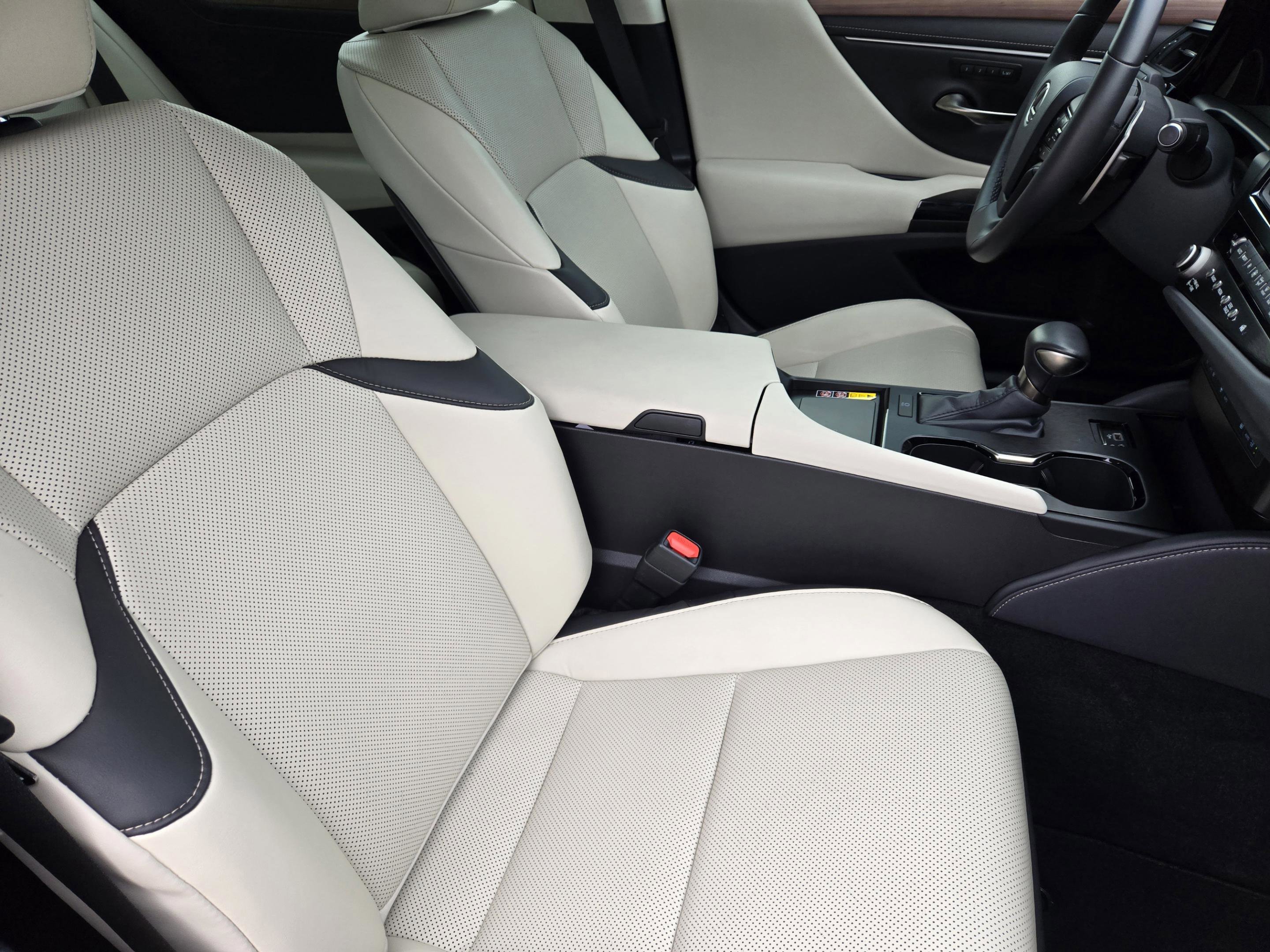 Used 2025 Lexus ES 350 Premium w/ Premium Package FWD image 10