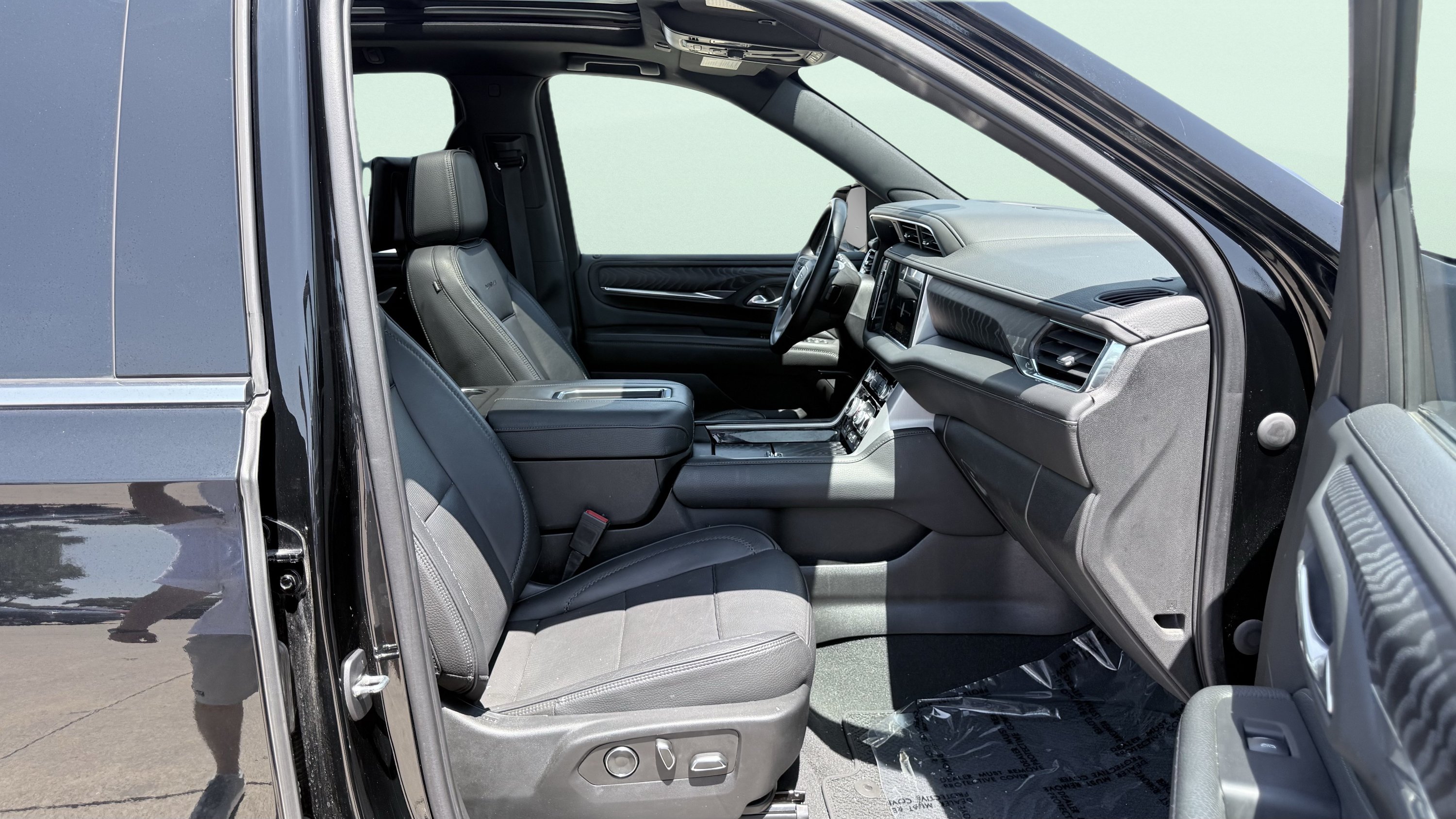 Used 2023 GMC Yukon Denali AWD/4WD image 46