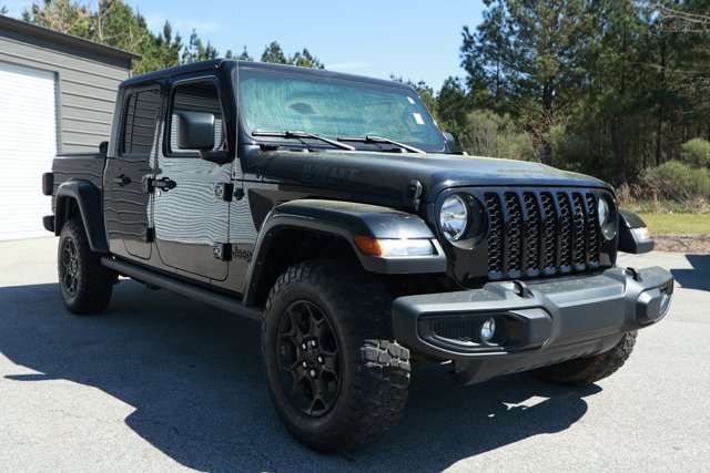 Used 2023 Jeep Gladiator Willys AWD/4WD image 3