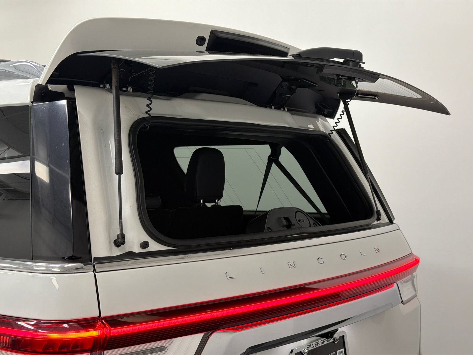 Certified 2023 Lincoln Navigator L Reserve AWD/4WD image 8