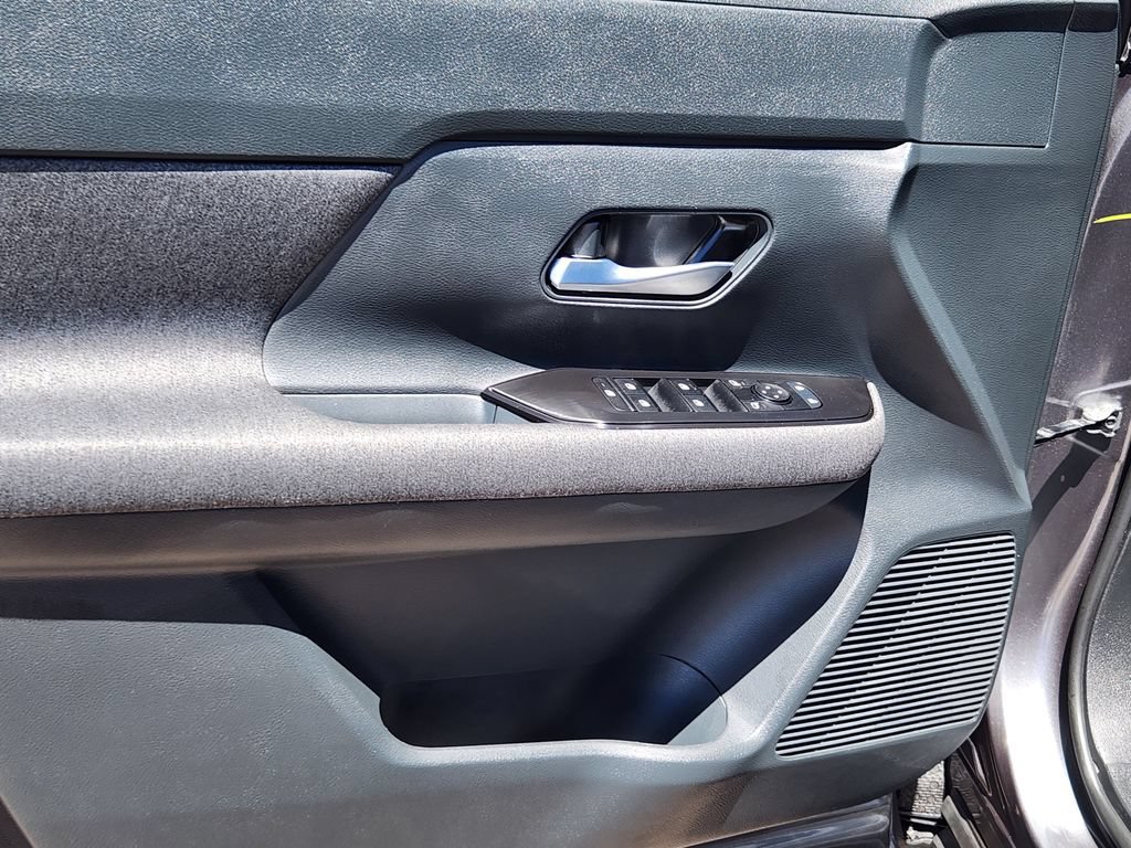 Certified 2025 Nissan Kicks SV AWD/4WD image 19