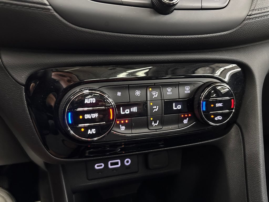 Used 2023 Buick Encore GX Essence w/ Experience Buick Package FWD image 32