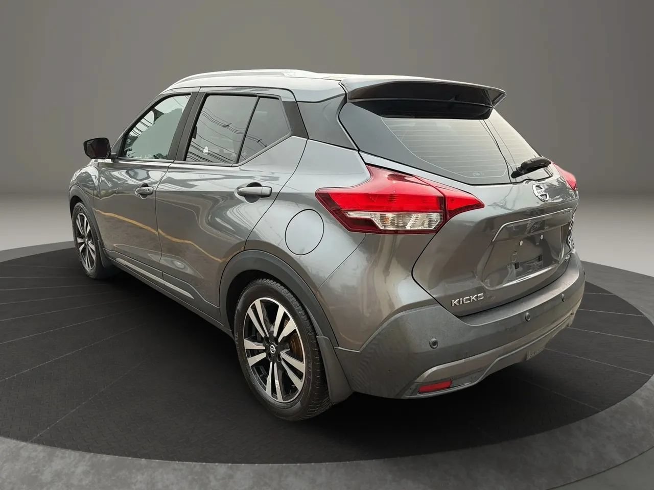 Used 2020 Nissan Kicks SR w/ SR Premium Package FWD image 7