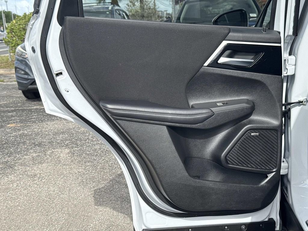 Used 2025 Mitsubishi Outlander ES image 11