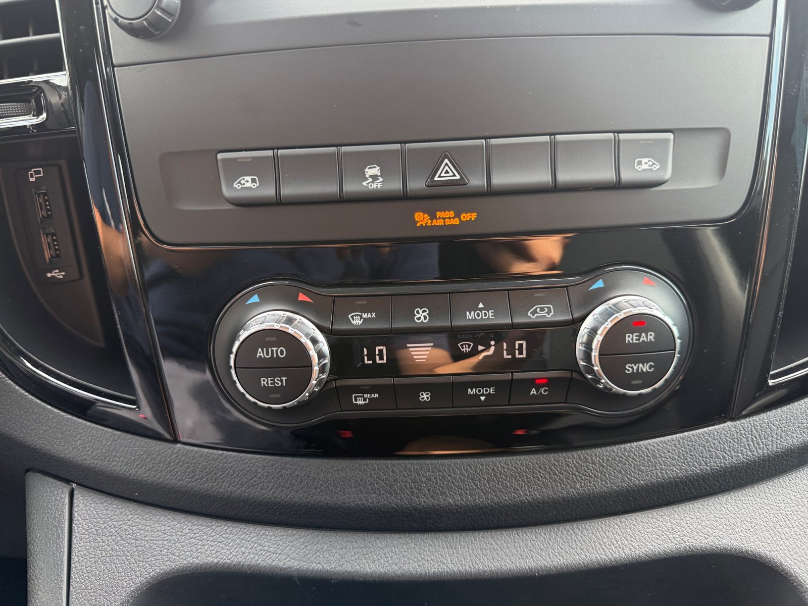 Used 2023 Mercedes-Benz Metris Passenger image 31