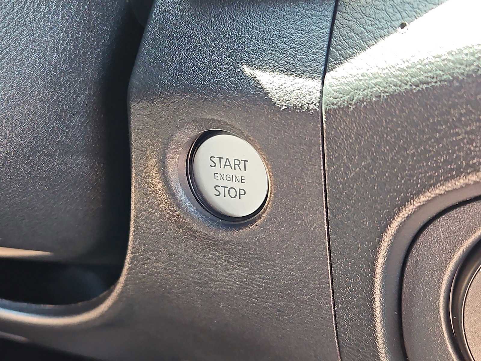 Used 2022 Nissan Frontier PRO-4X w/ Pro-4X Premium Package AWD/4WD image 26
