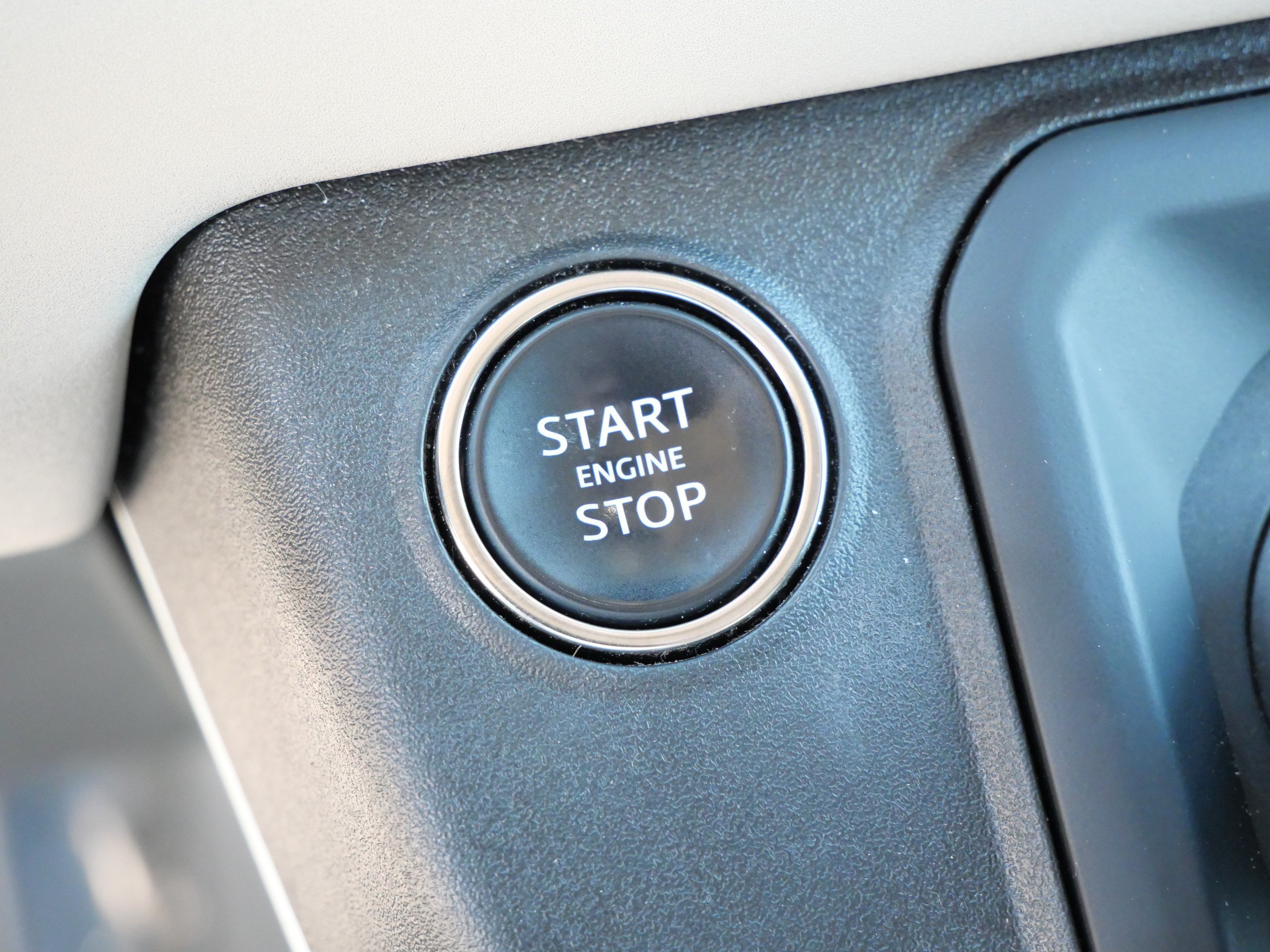 Used 2023 Land Rover Defender 130 SE AWD/4WD image 30