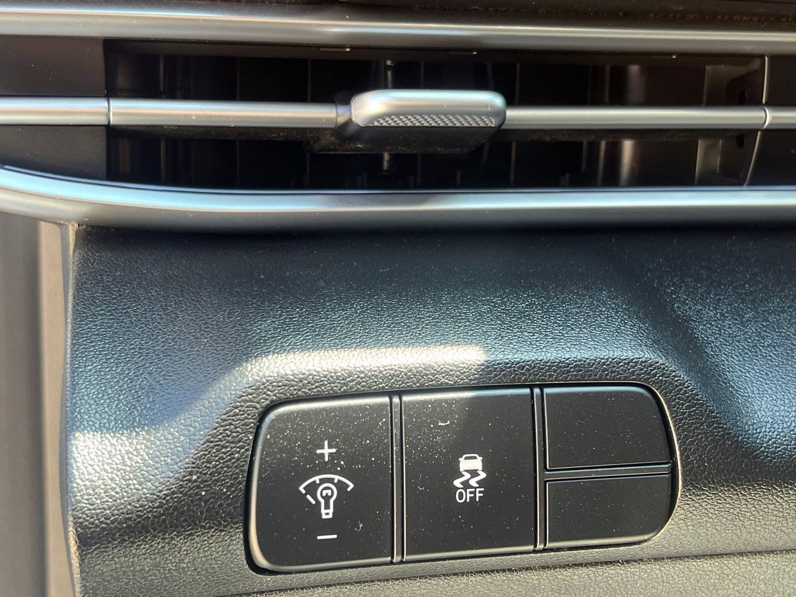 Certified 2025 Hyundai Elantra Limited FWD image 26