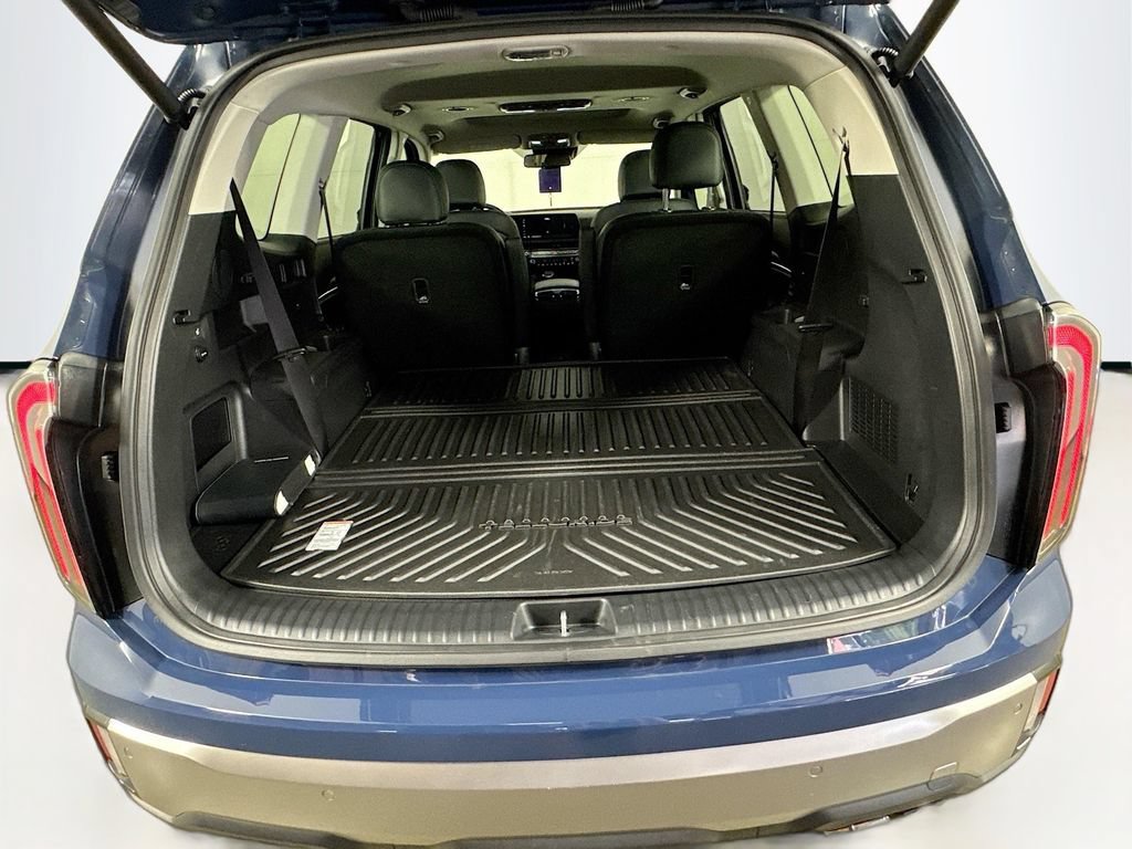 Used 2025 Kia Telluride EX w/ EX Captain's Chair Package FWD image 34