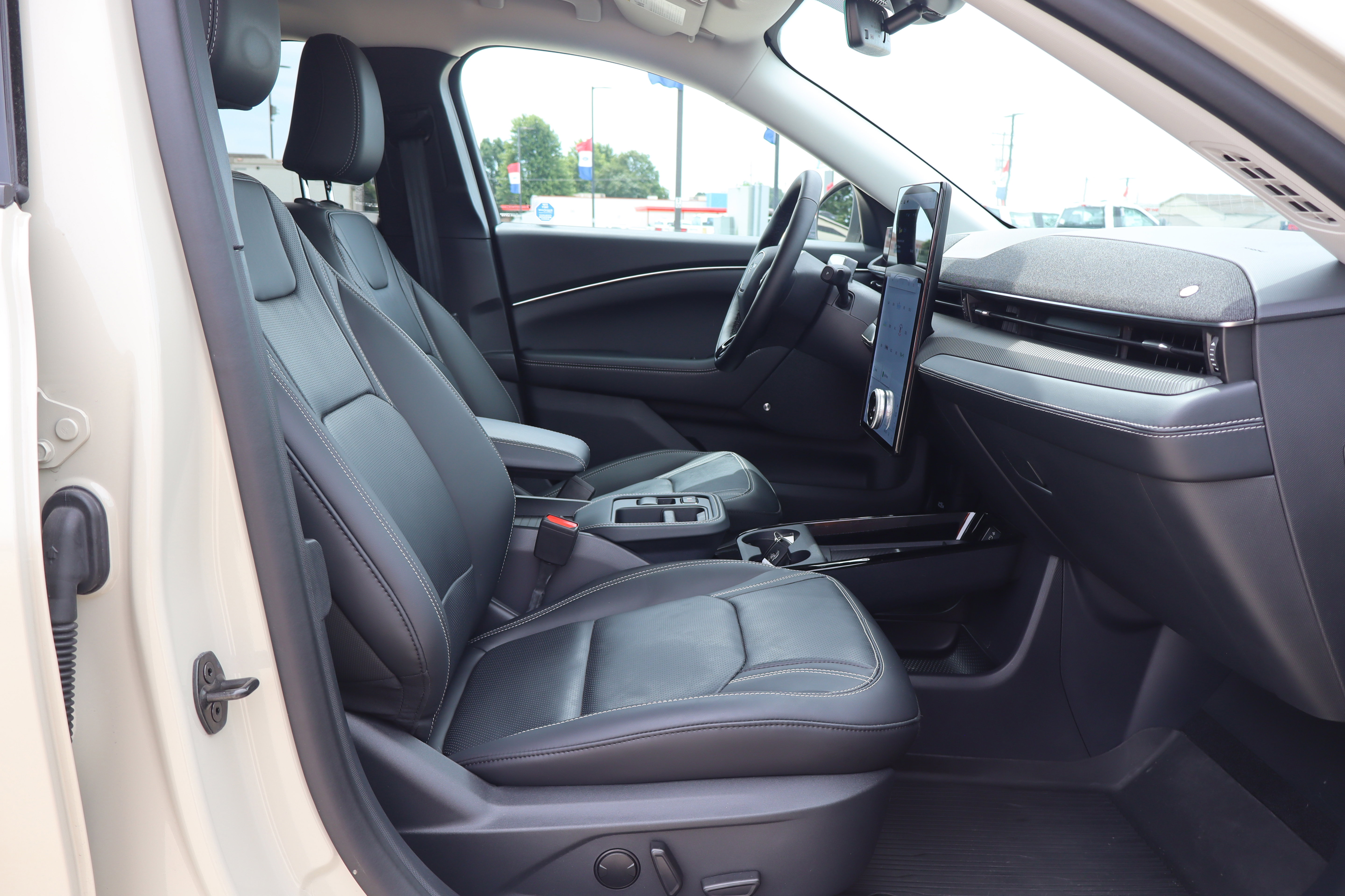 Used 2025 Ford Mustang Mach-E Premium RWD image 13