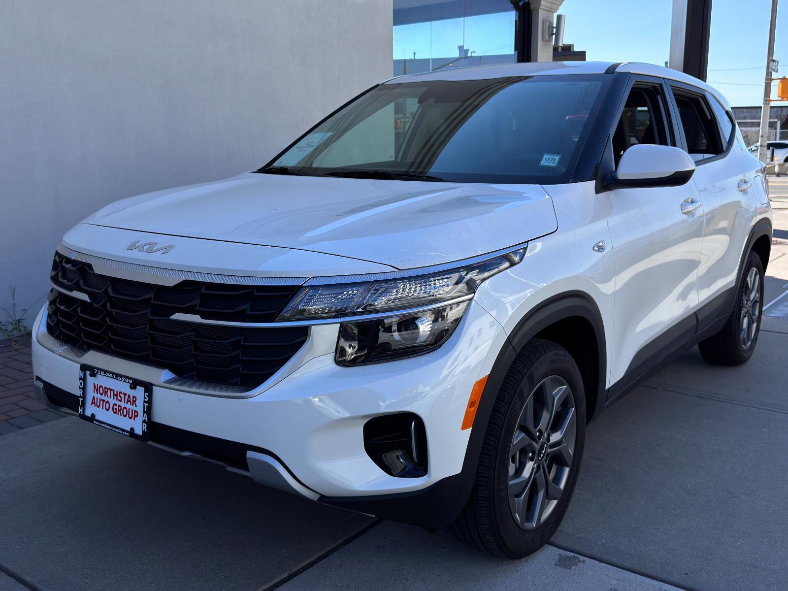 Used 2024 Kia Seltos LX image 1