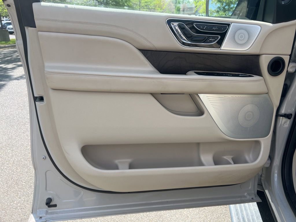 Used 2021 Lincoln Navigator Reserve w/ Luxury Package AWD/4WD image 22