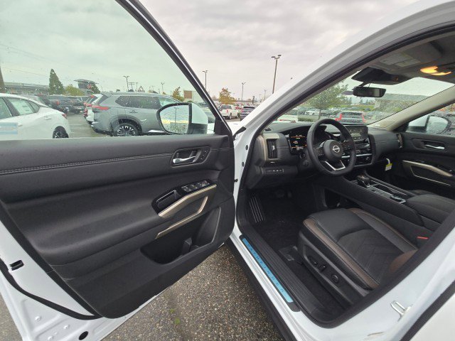 New 2025 Nissan Pathfinder Platinum w/ Cargo Package image 22