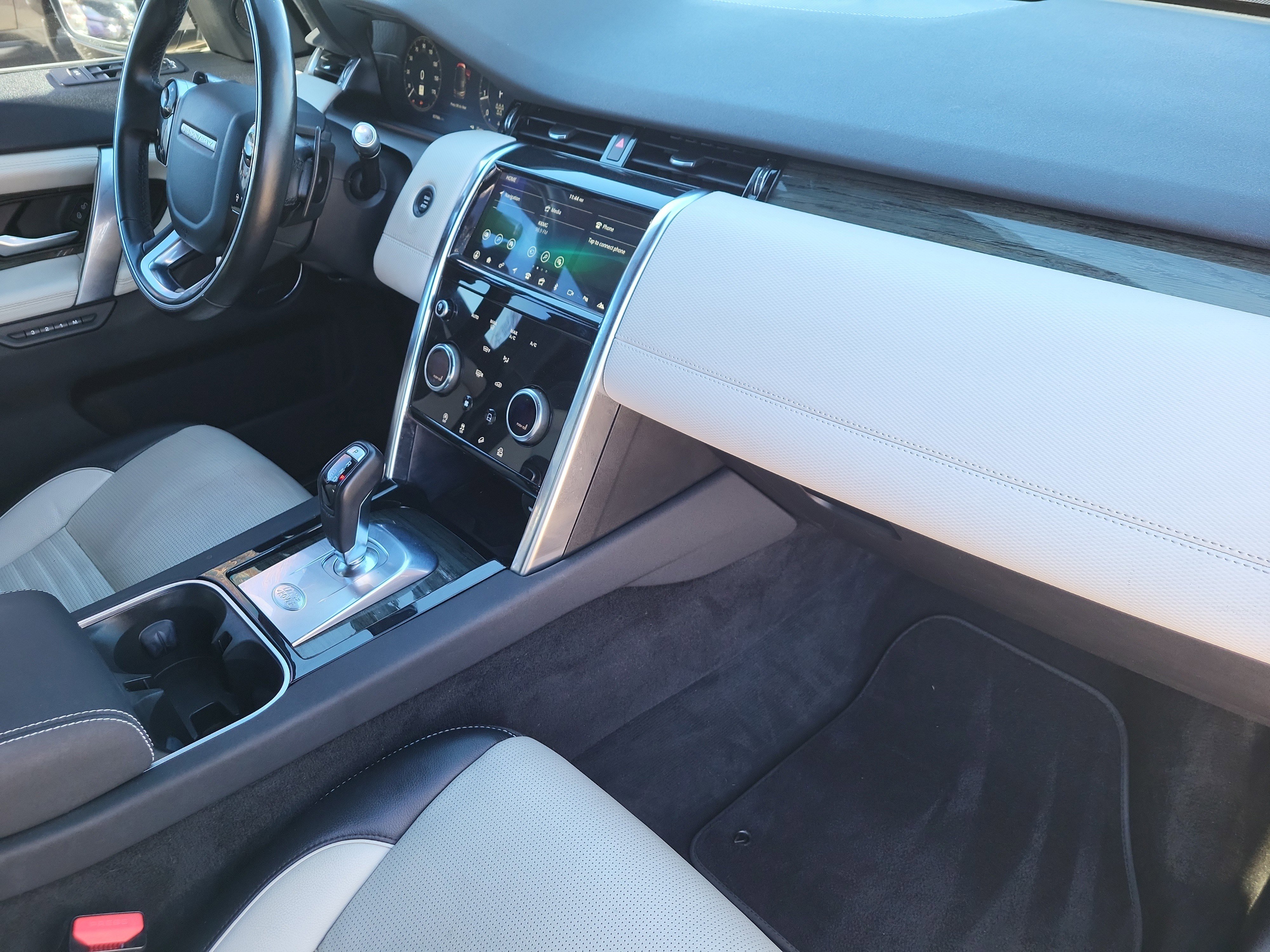 Used 2020 Land Rover Discovery Sport S R-Dynamic image 15