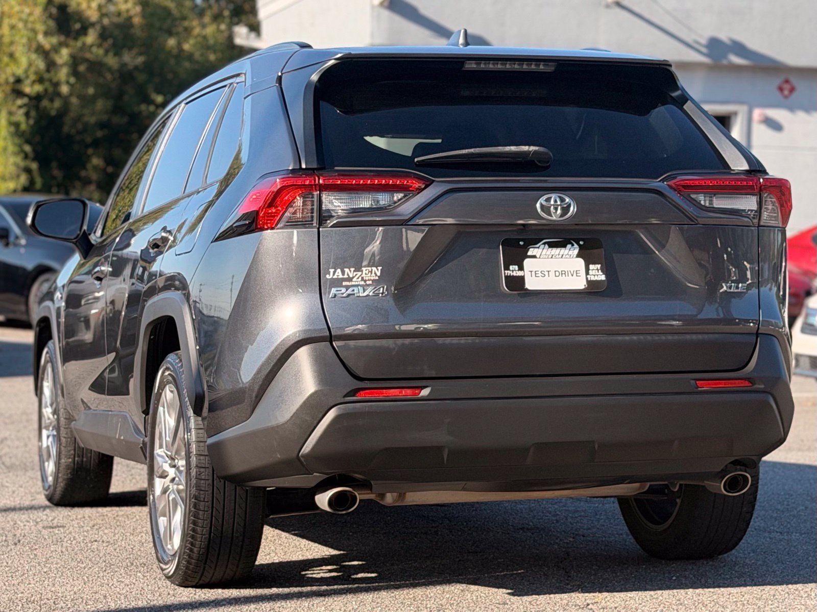 Used 2019 Toyota RAV4 XLE Premium FWD image 3