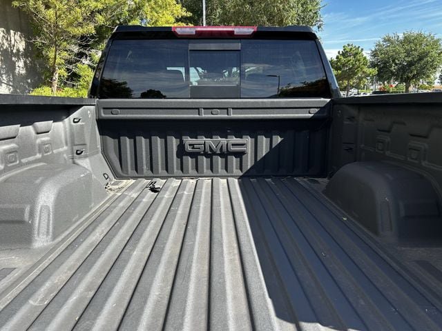 Used 2023 GMC Sierra 1500 SLT AWD/4WD image 32