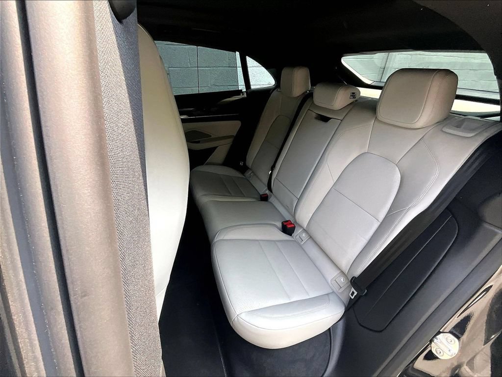 Certified 2025 Porsche Macan 4 Electric AWD/4WD image 22