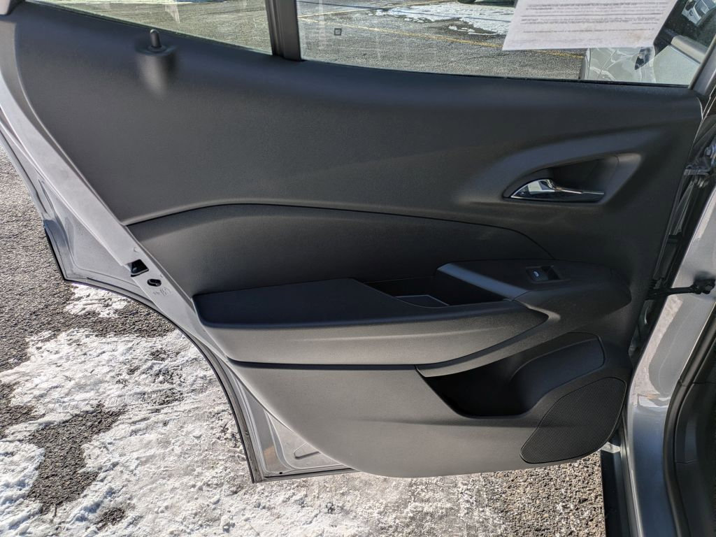 Certified 2025 Chevrolet Trax RS w/ Sunroof Package image 28