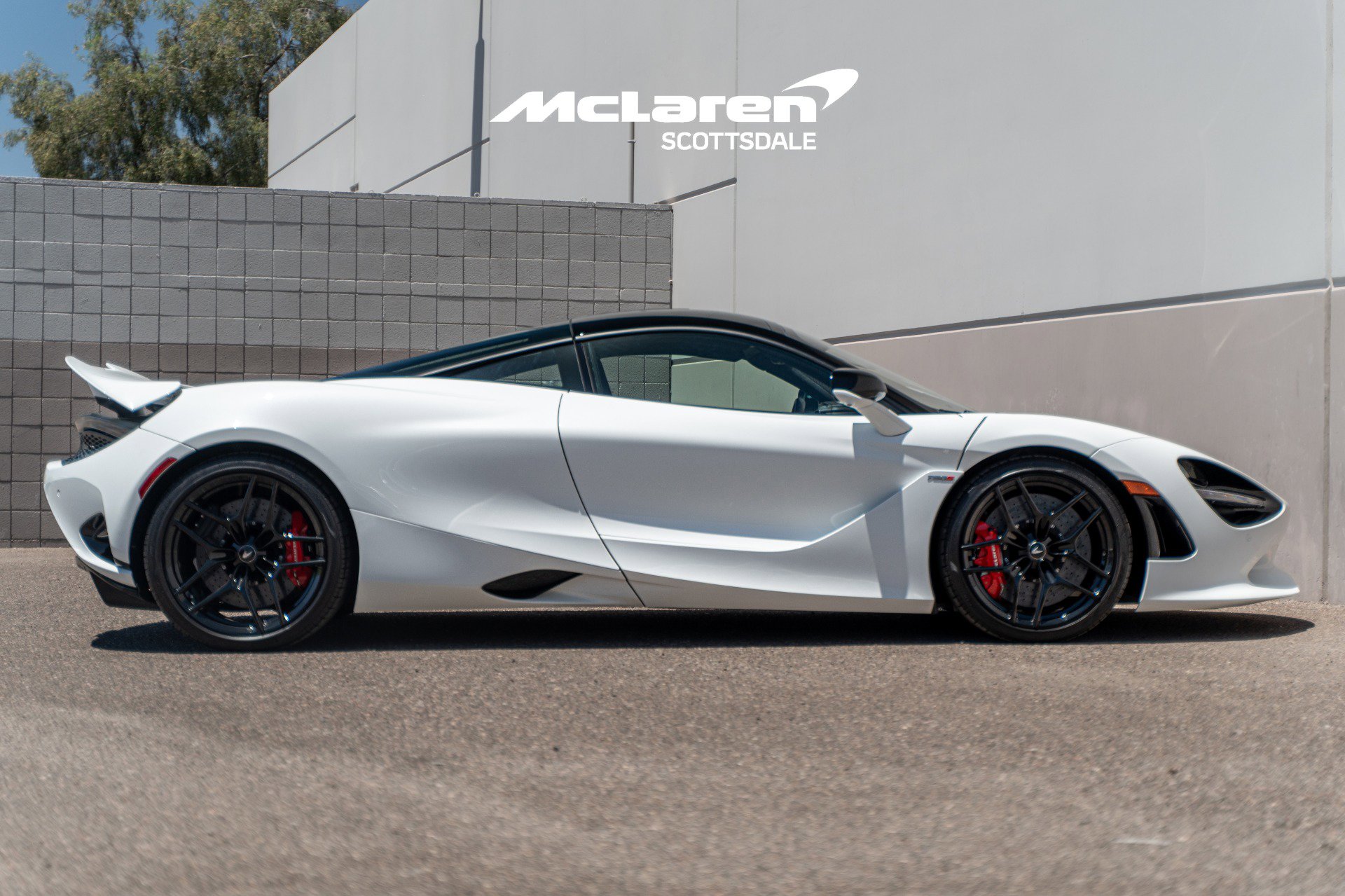 Used 2024 McLaren 750S RWD image 8