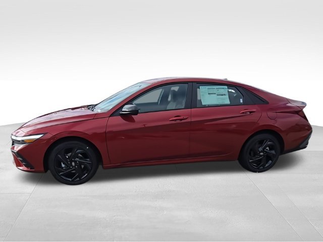 Certified 2026 Hyundai Elantra Sport FWD image 4