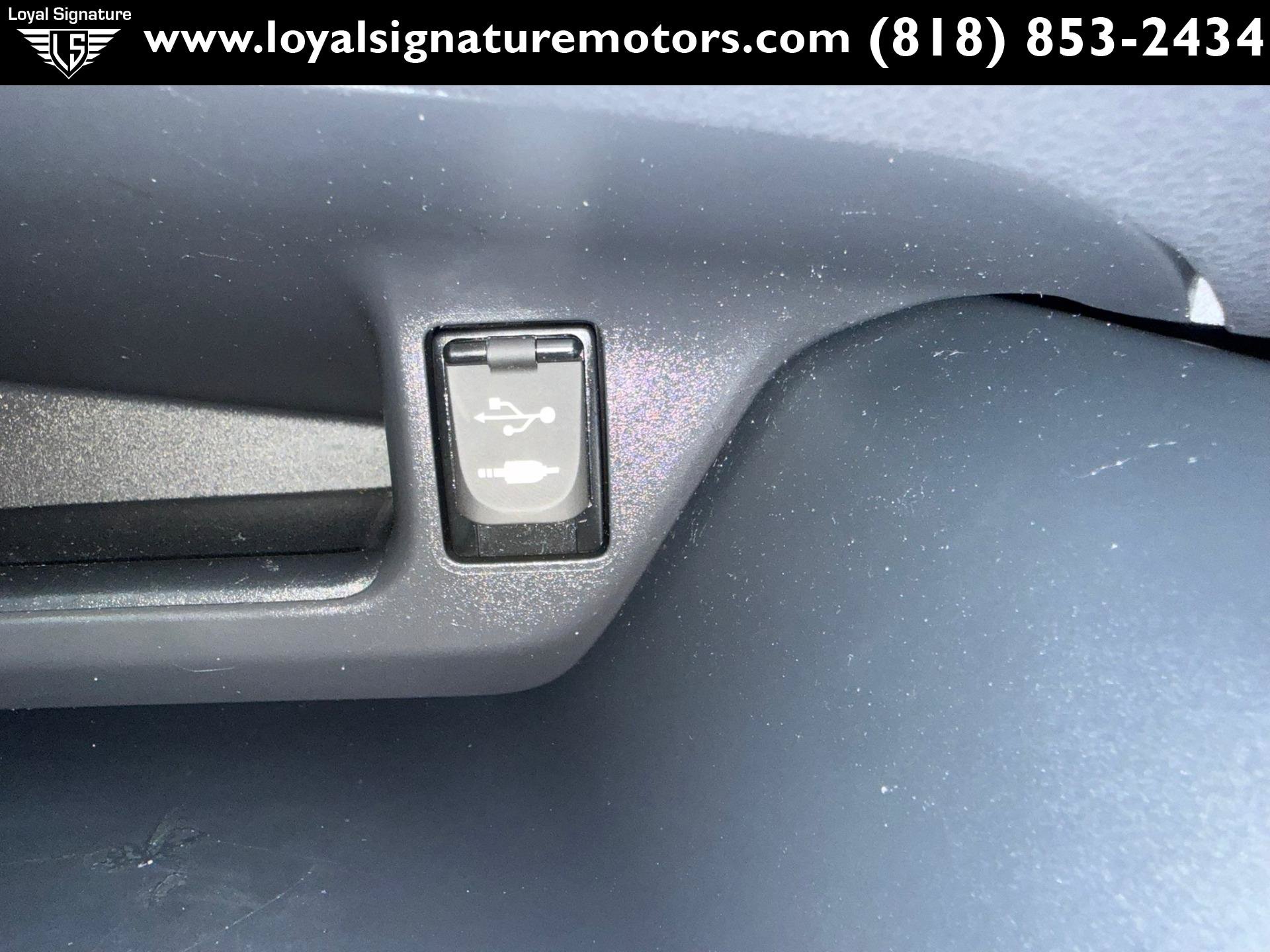 Used 2019 Toyota C-HR LE FWD image 24