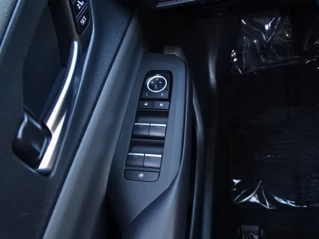 Used 2024 Toyota Prius FWD image 38