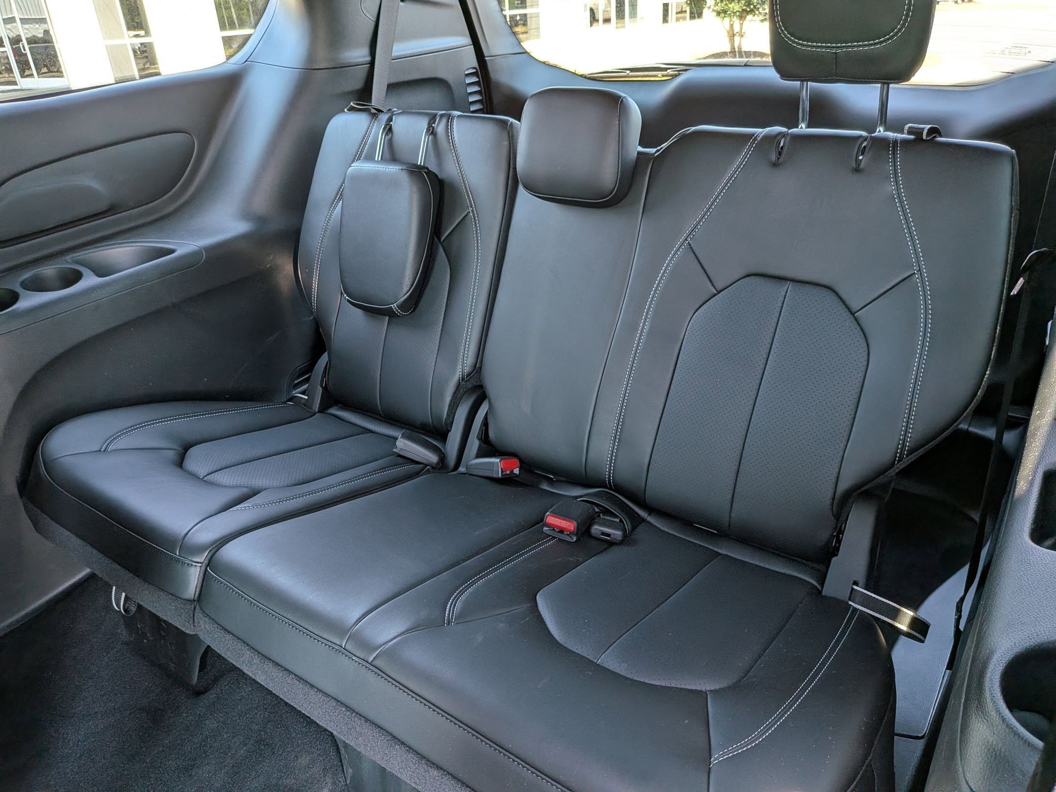 Used 2025 Chrysler Voyager LX FWD image 16