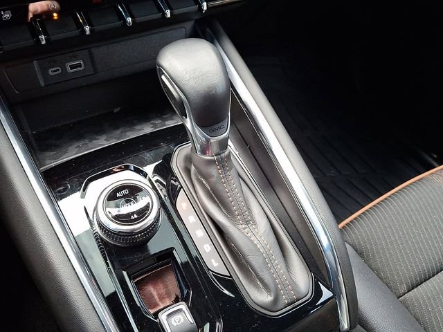 Used 2024 GMC Canyon AT4 image 16