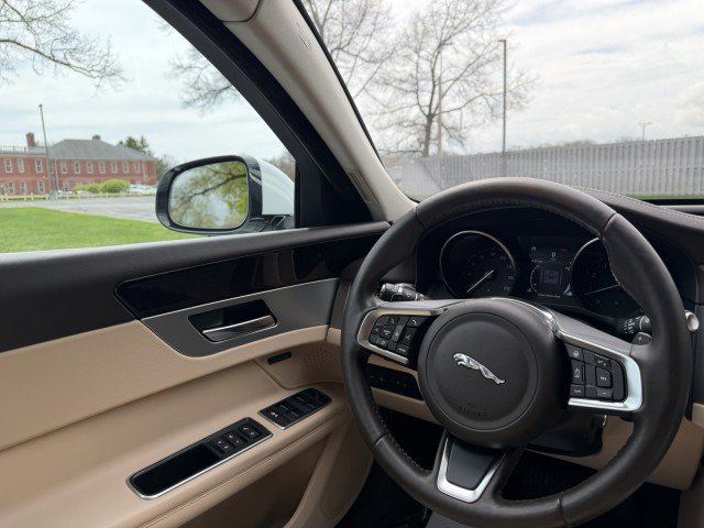 Used 2018 Jaguar XF Prestige AWD/4WD image 12