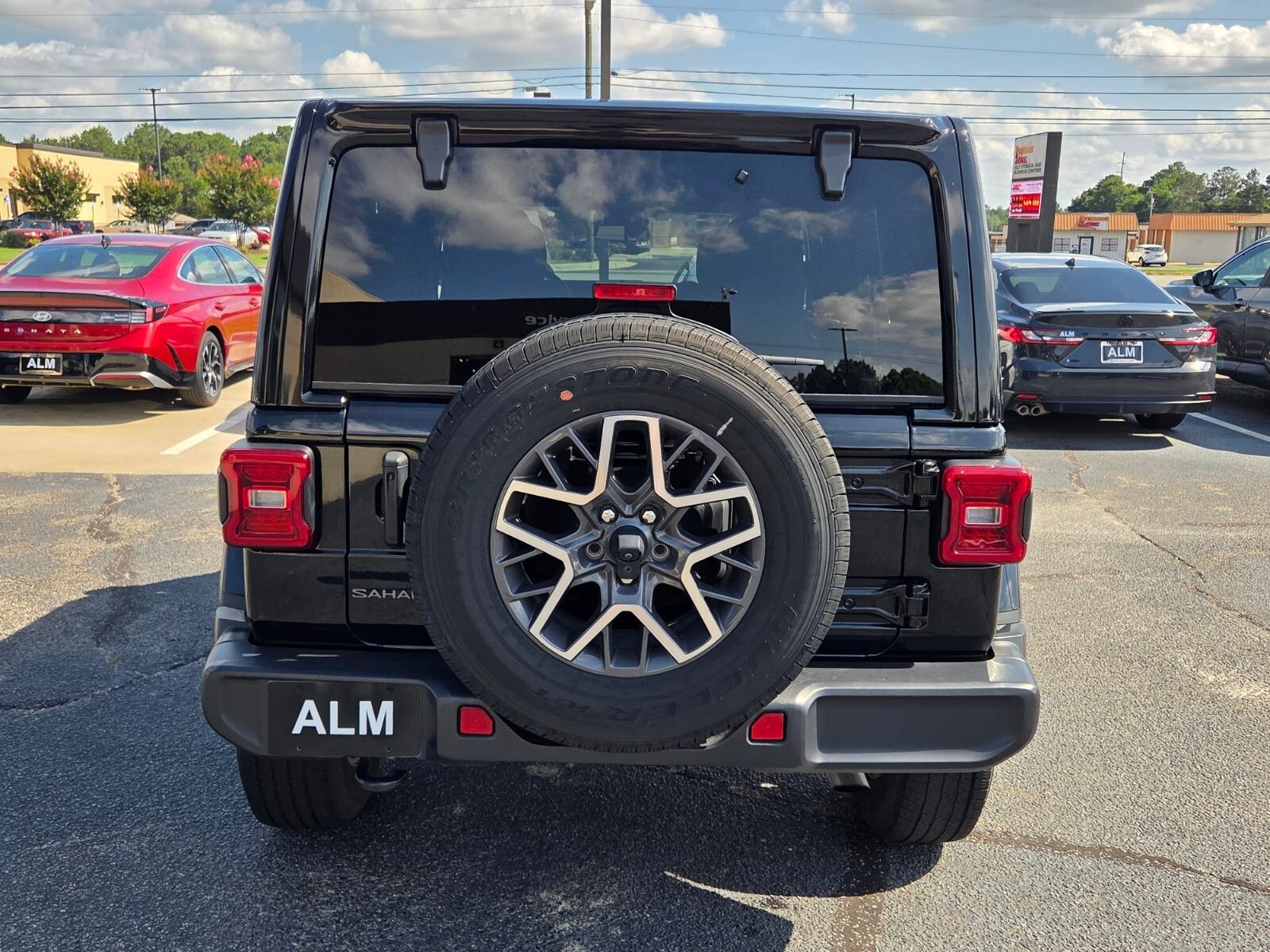 Used 2025 Jeep Wrangler Unlimited Sahara AWD/4WD image 10