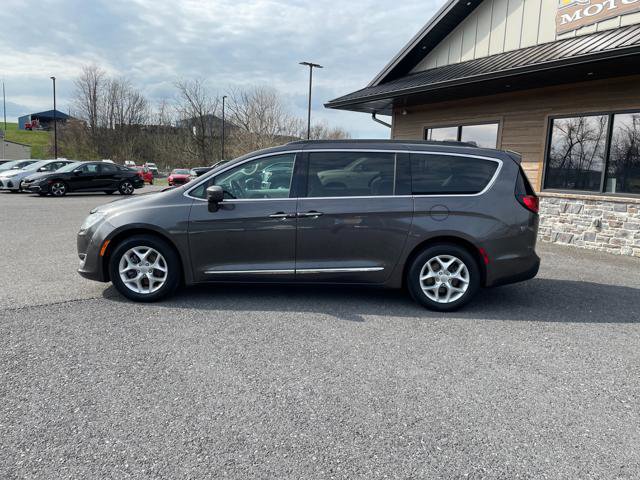 Used 2017 Chrysler Pacifica Touring-L w/ Tire & Wheel Group image 3