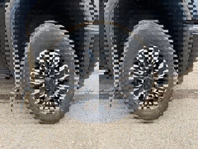 Used 2024 GMC Sierra 3500 Denali Ultimate image 9