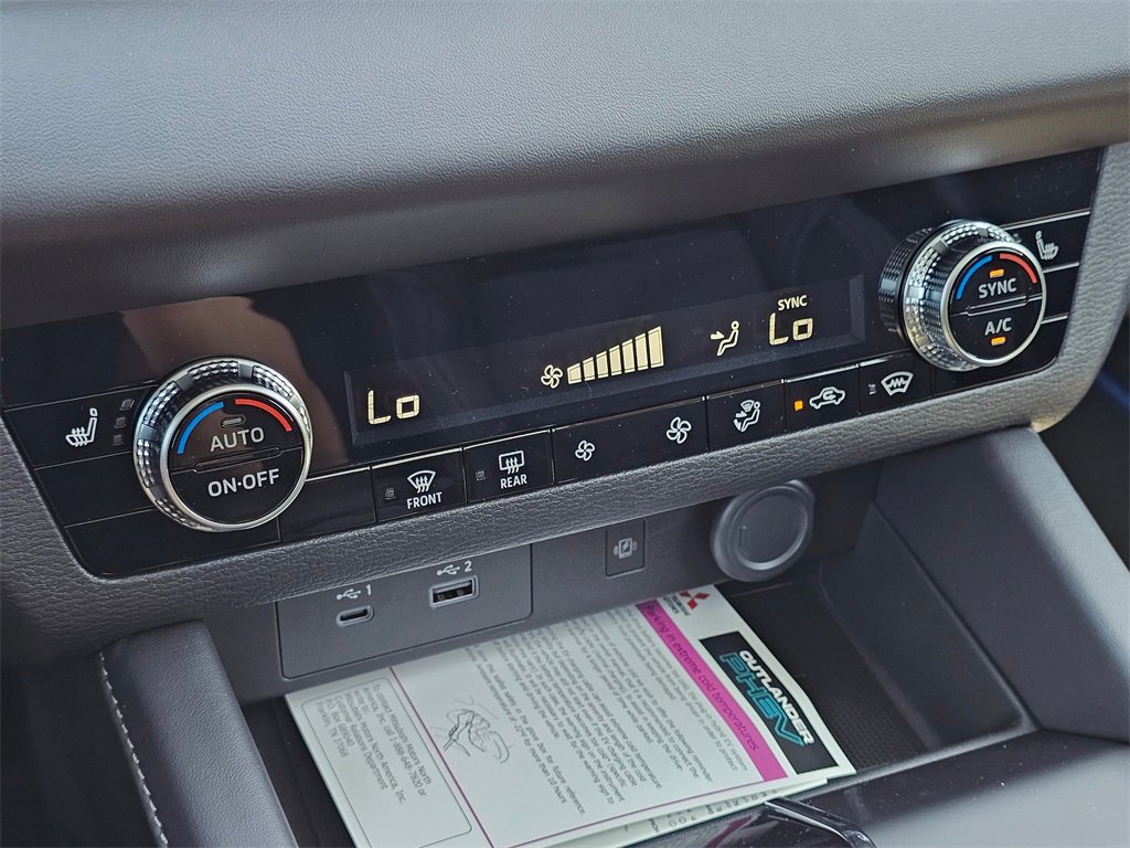 New 2025 Mitsubishi Outlander SE image 13