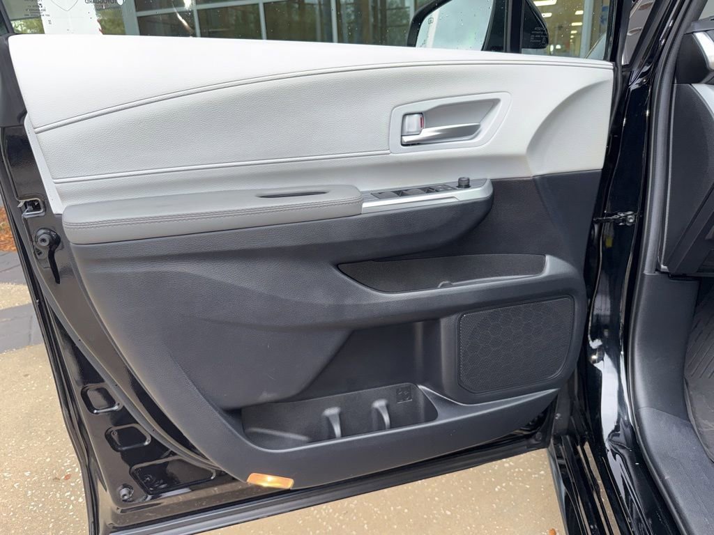 Used 2025 Toyota Sienna XLE image 16