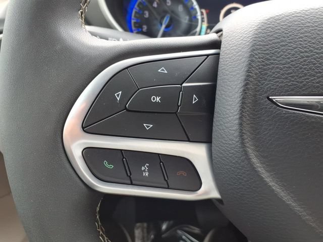 Used 2023 Chrysler Pacifica Touring-L FWD image 25
