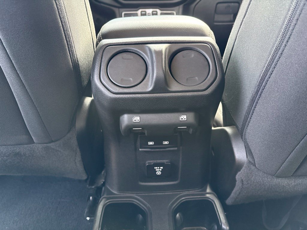 Used 2022 Jeep Wrangler Unlimited Sahara w/ Dual Top Group AWD/4WD image 19