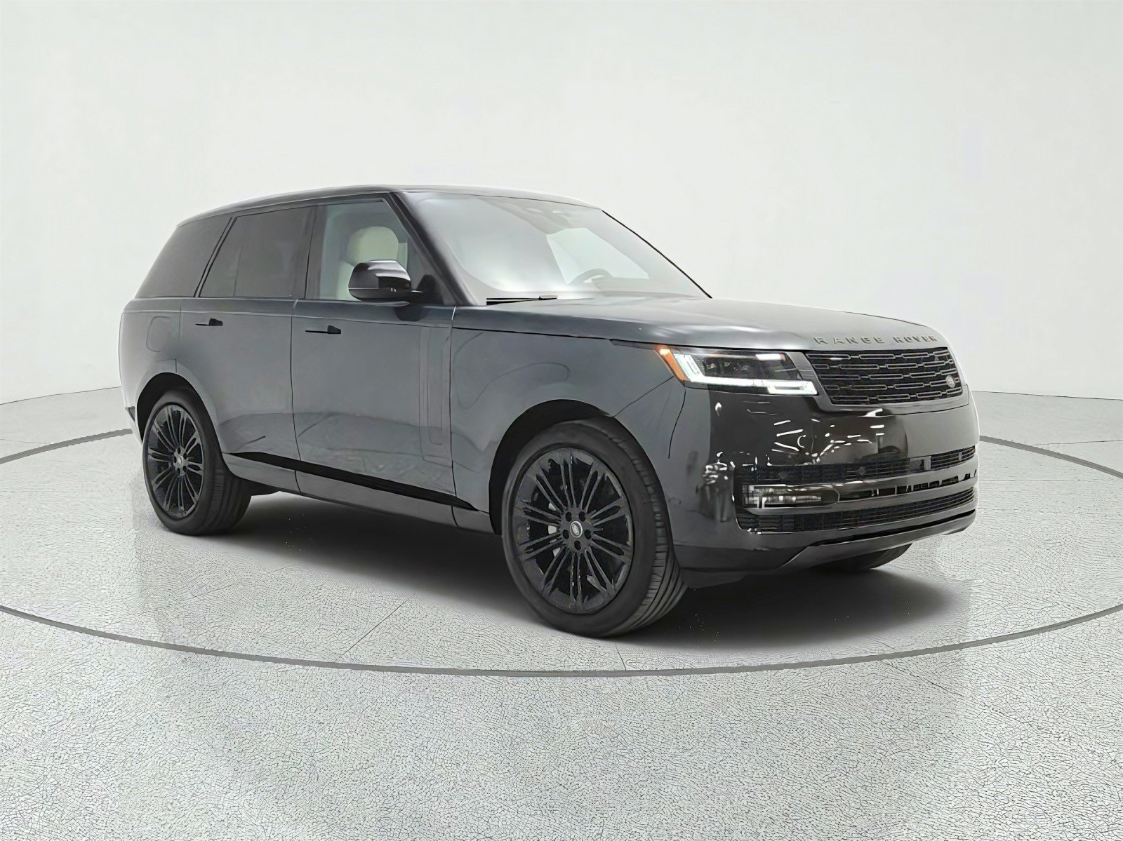 Used 2025 Land Rover Range Rover SE AWD/4WD image 3