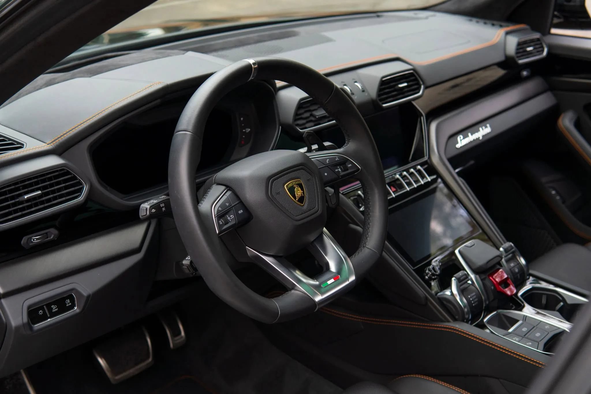 Used 2024 Lamborghini Urus S AWD/4WD image 18
